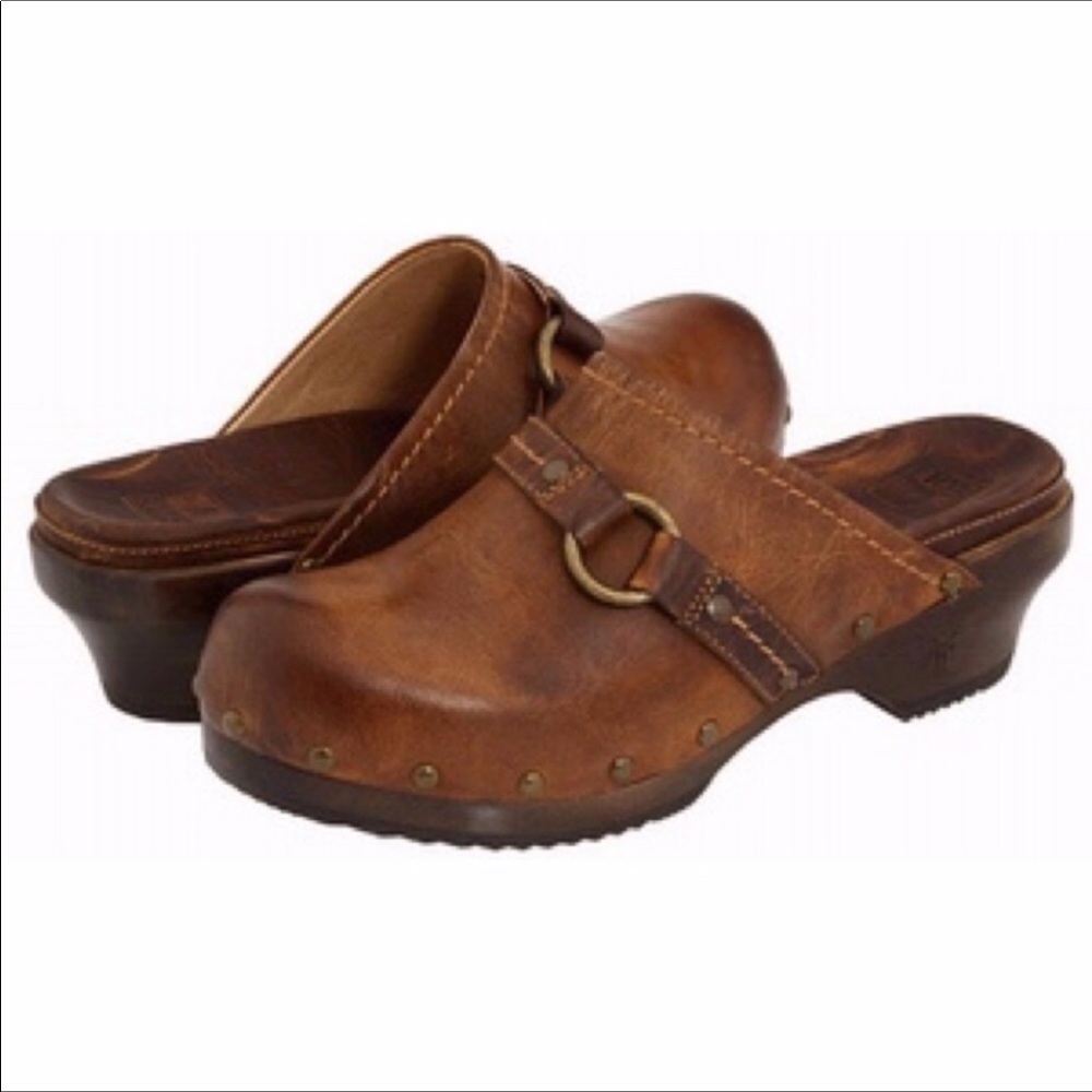 NWOB Frye Clara O Ring Wooden Clogs Distressed Leather Cognac Size 10